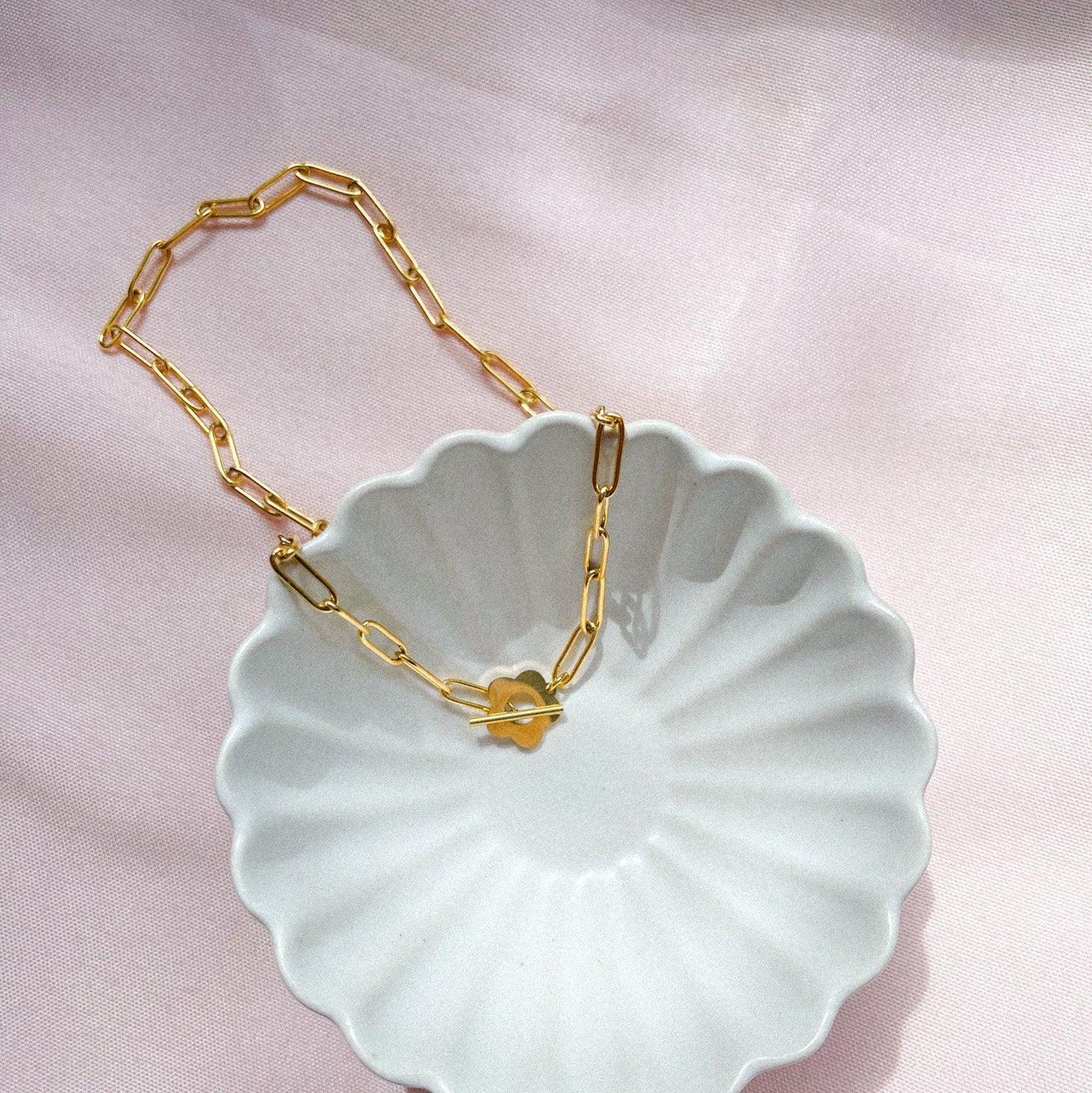 Daisy Chain Choker Necklace - Image 3