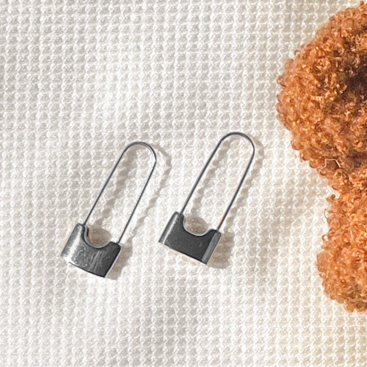Lip-locked Hoops - Image 4