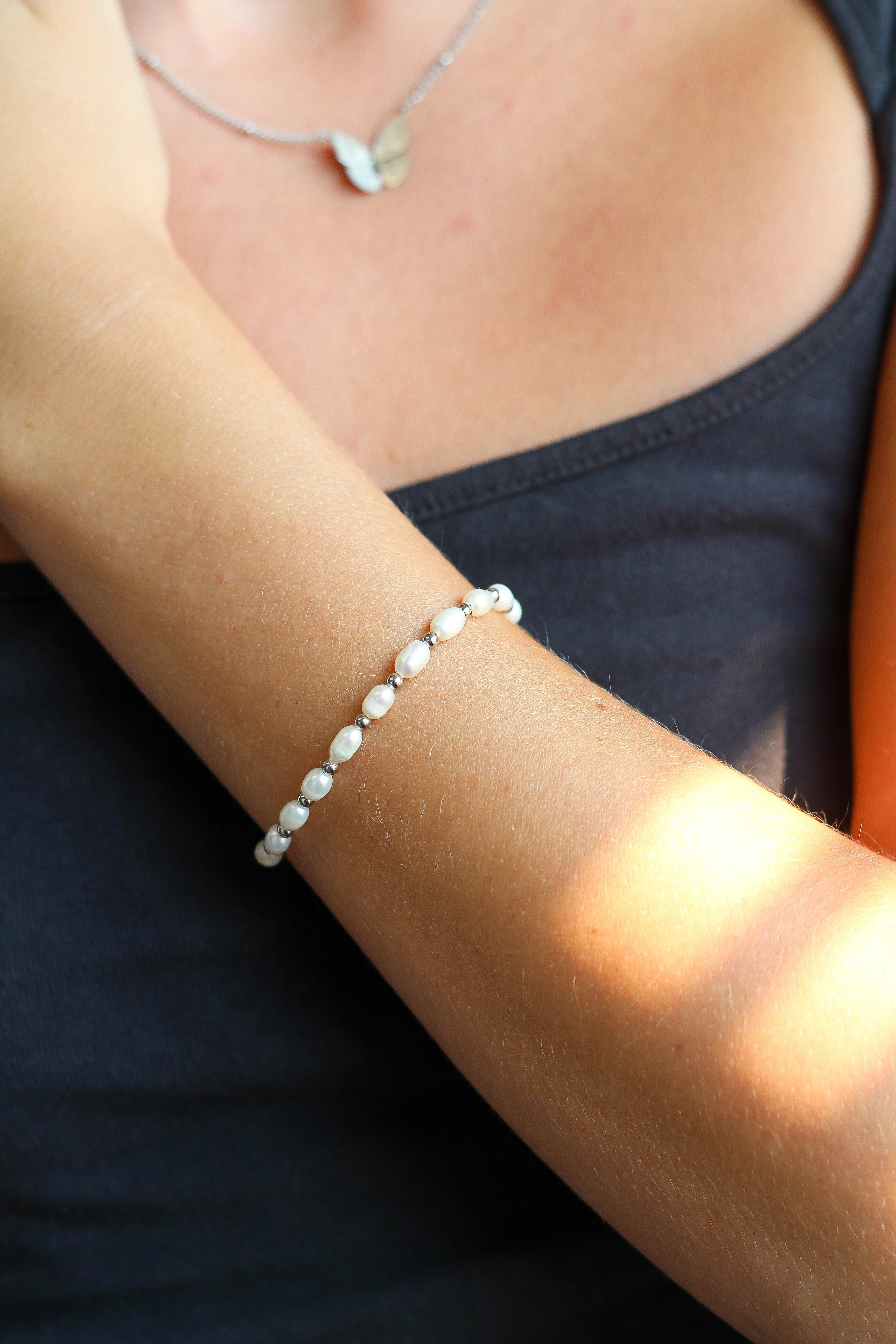 Sunkissed Pearl Bracelet - Image 4